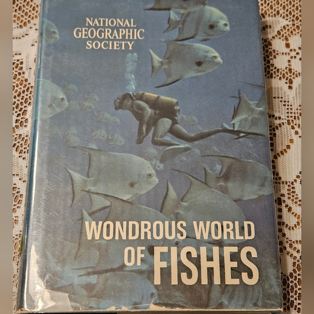 WONDROUS WORLD OF FISHES 1965 FIRST PRINTING VTG HC W/ DUST JACKET AND DJ COVER